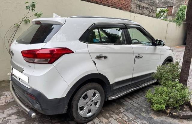 https://images10.gaadi.com/usedcar_image/4626659/original/processed_processed_8db5588c-e903-432a-9cae-a2d22093620b.jpeg?imwidth=6402