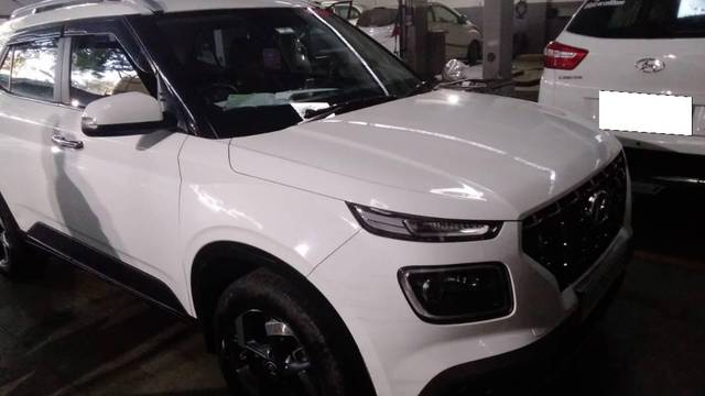 https://images10.gaadi.com/usedcar_image/4626661/original/processed_2b6494ac-c028-4d1c-b031-22ba62a88ab0.jpg?imwidth=6400