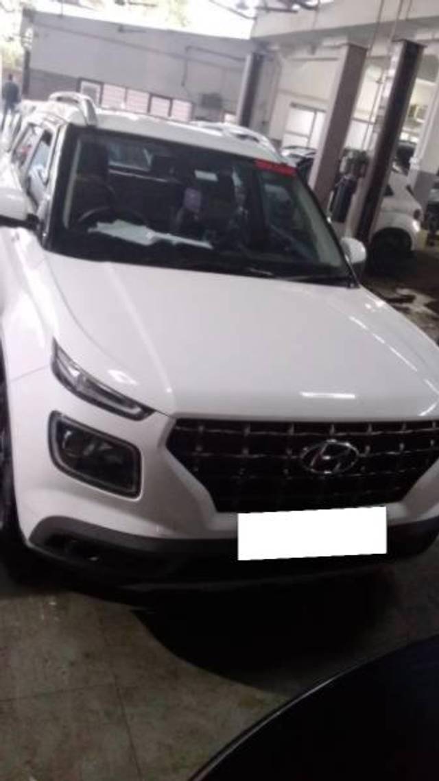 https://images10.gaadi.com/usedcar_image/4626661/original/processed_6ac844cc-82b3-4743-b08a-7d411e3927ea.jpg?imwidth=6401