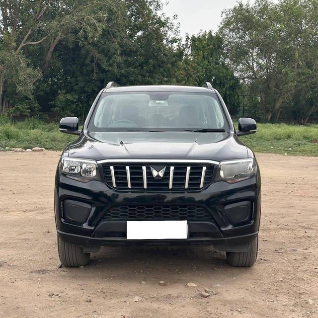 https://images10.gaadi.com/usedcar_image/4626694/original/processed_3fa65457-e091-4b95-bcc9-a935b252477a.jpg?imwidth=6400