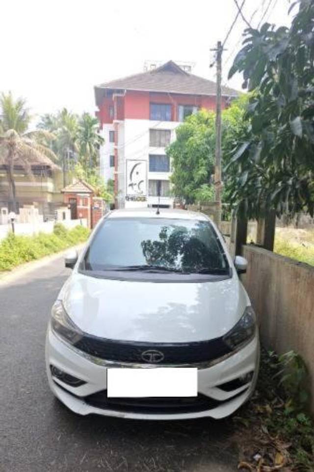 https://images10.gaadi.com/usedcar_image/4626696/original/processed_5418db09-74c8-4402-bfc8-e4b768b56278.jpg?imwidth=6400