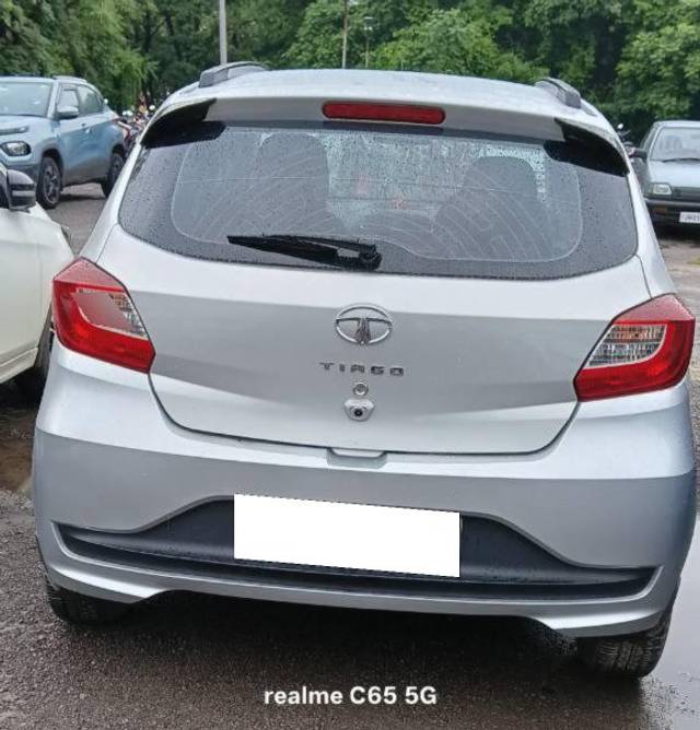 https://images10.gaadi.com/usedcar_image/4626704/original/processed_adb3ca90-570d-42e6-b337-a9bffd777bec.jpg?imwidth=6401