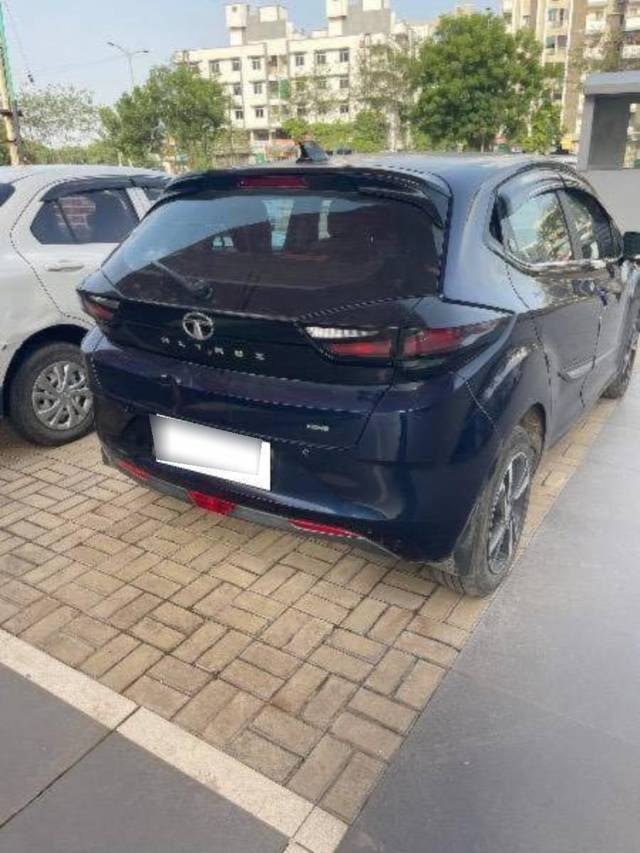 https://images10.gaadi.com/usedcar_image/4626707/original/processed_processed_fc3edcb4-c58c-42d4-97bd-fd51d2ef62e4.jpeg?imwidth=6400