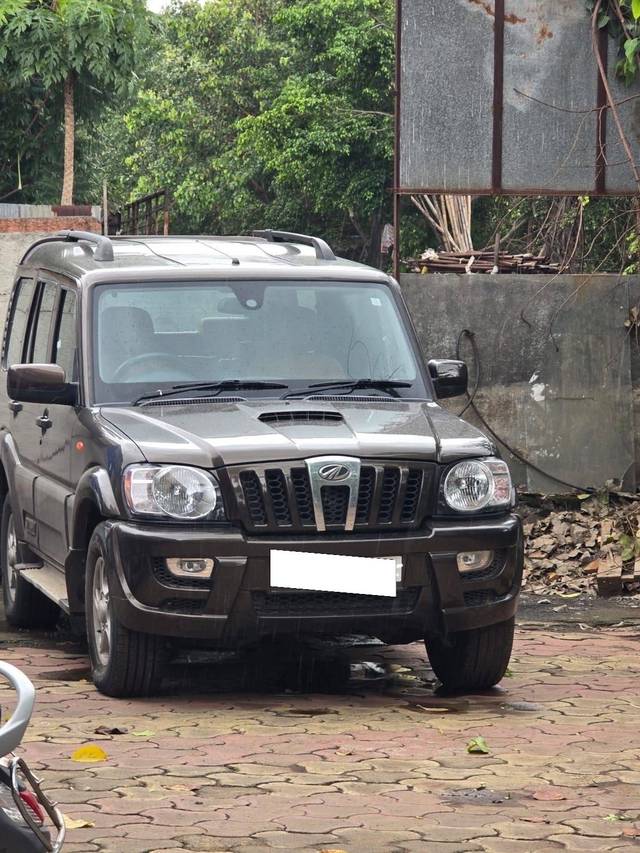 https://images10.gaadi.com/usedcar_image/4626716/original/processed_e0af9ac7-805d-4570-a20e-bf5cfb2a1dbd.jpg?imwidth=6400
