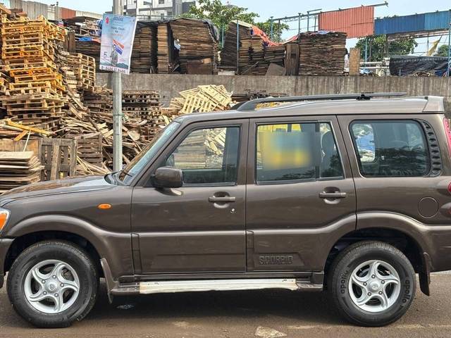 https://images10.gaadi.com/usedcar_image/4626716/original/processed_e8c498cc-b1a5-497b-b11a-48ba67814557.jpg?imwidth=6401