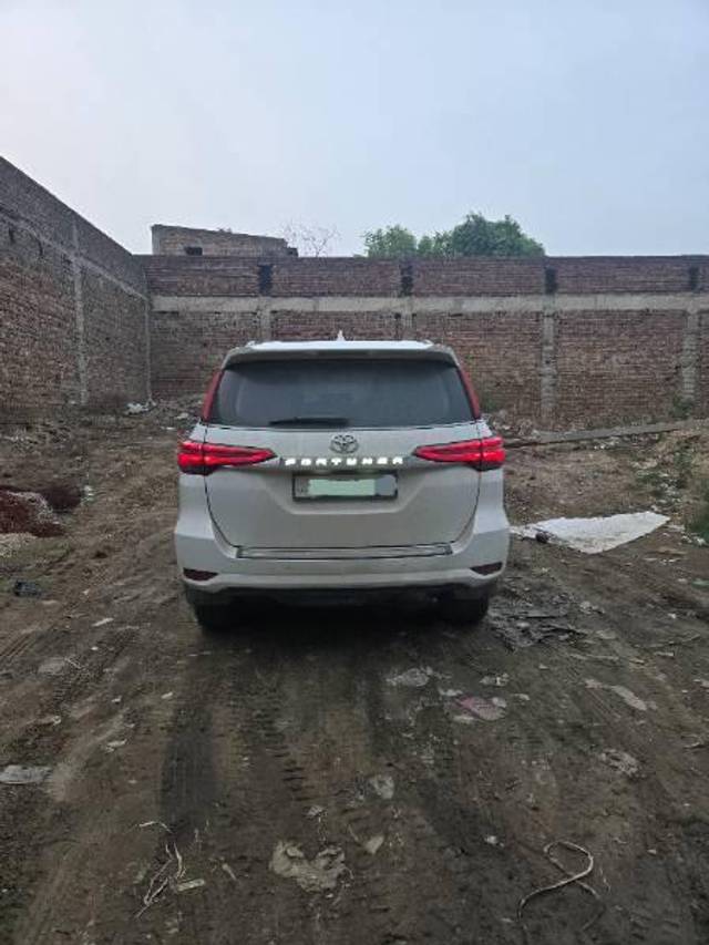 https://images10.gaadi.com/usedcar_image/4626787/original/processed_2bcd2faf-1ad5-48be-93fc-c178db255a99.jpg?imwidth=6401