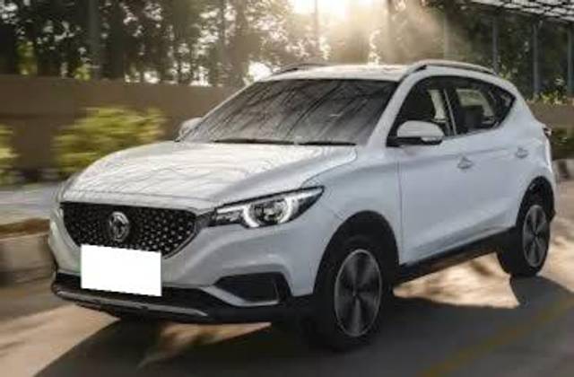 https://images10.gaadi.com/usedcar_image/4626788/original/processed_917d53be-8448-4a49-86b8-32f5df0f2c70.jpeg?imwidth=6401