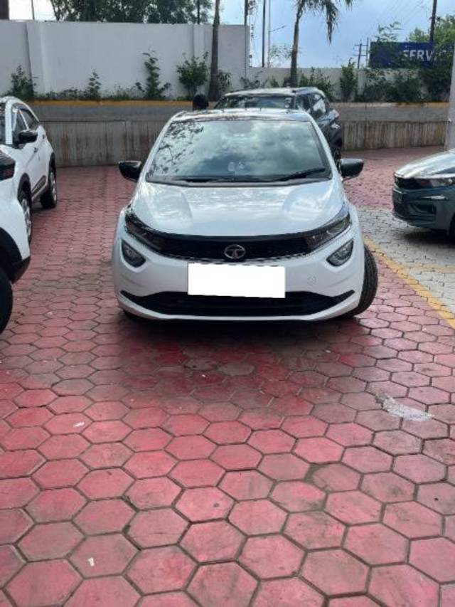 https://images10.gaadi.com/usedcar_image/4626801/original/processed_0f73451d-6c7e-4417-82e2-fc3a3edbf3fa.JPG?imwidth=6400