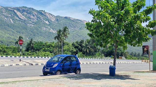 https://images10.gaadi.com/usedcar_image/4626806/original/processed_7b466c0b-b92b-4a2d-b4d7-61a85a777c3f.jpg?imwidth=6402