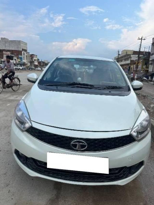 https://images10.gaadi.com/usedcar_image/4626818/original/processed_a2567bac-81ac-4bf3-b5b6-4c0e17371dfa.jpeg?imwidth=6400