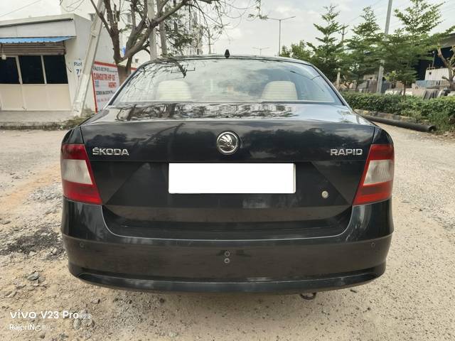 https://images10.gaadi.com/usedcar_image/4626865/original/processed_58e7490e993aae0ab5654328fd17721e.jpg?imwidth=6402