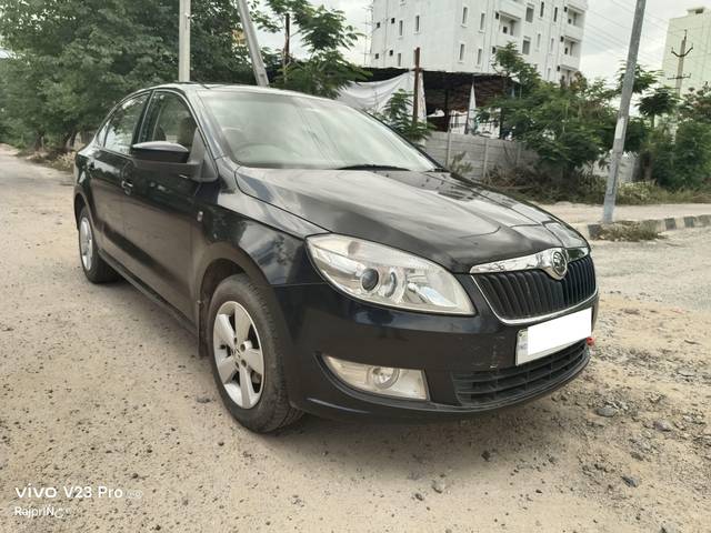 https://images10.gaadi.com/usedcar_image/4626865/original/processed_6398d503287b87ec6be508acb01f67b6.jpg?imwidth=6400