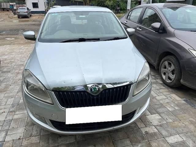 https://images10.gaadi.com/usedcar_image/4626906/original/processed_3eafea9e-7ca9-48df-831b-dbc8efc52e03.jpeg?imwidth=6400