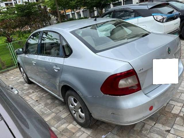 https://images10.gaadi.com/usedcar_image/4626906/original/processed_aebfbcbc-3e78-4d3f-8815-33dbc02af4b4.jpeg?imwidth=6401