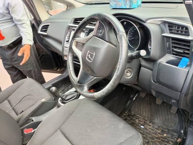 https://images10.gaadi.com/usedcar_image/4626932/original/da80645f121b434aaf405d5f9dab54e7.jpg?imwidth=6400