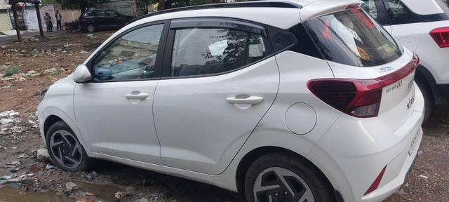https://images10.gaadi.com/usedcar_image/4626937/original/processed_54ab6d40-3a50-45f6-bd81-5d591edc3646.jpg?imwidth=6400