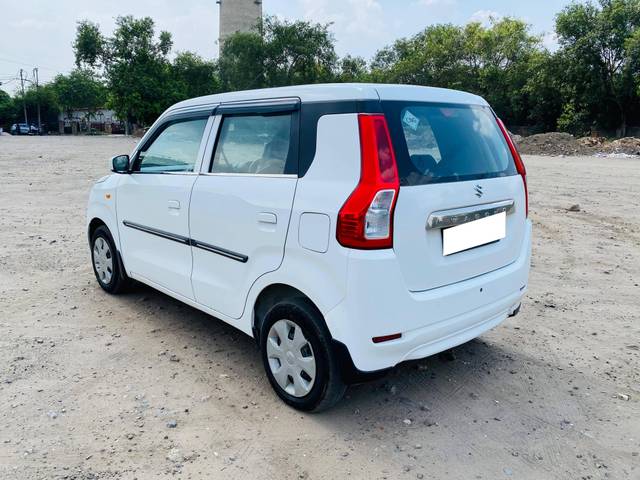 https://images10.gaadi.com/usedcar_image/4627005/original/processed_1b05d984a4ce5e11c611fd4a40a31491.jpg?imwidth=6402