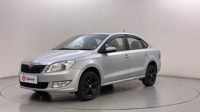 https://images10.gaadi.com/usedcar_image/4627034/original/28e960814d5cec4323078e0eb0351d7b.JPG?imwidth=6400