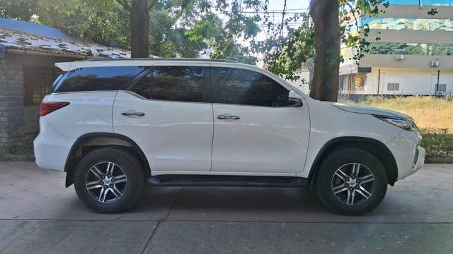 https://images10.gaadi.com/usedcar_image/4627128/original/processed_9bf857f194a49114888c04a182be2183.jpg?imwidth=6401