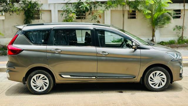 https://images10.gaadi.com/usedcar_image/4627142/original/bf381bb45e7e6b96a338f243d58bf472.jpg?imwidth=6401