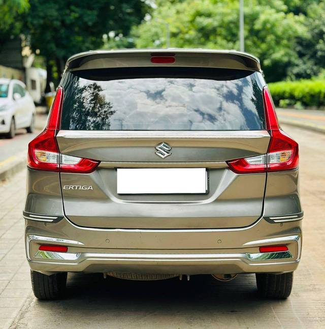 https://images10.gaadi.com/usedcar_image/4627142/original/processed_100faaa718b54b86e9254bd5091ad76a.jpg?imwidth=6402