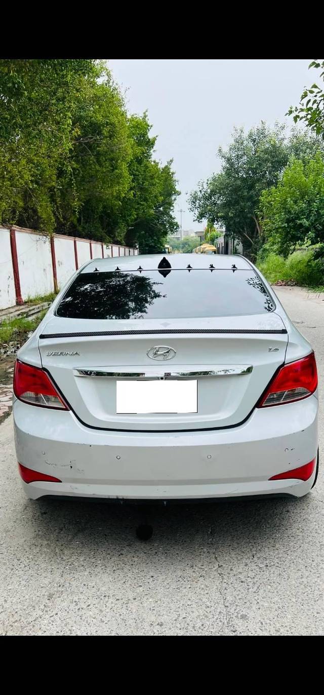 https://images10.gaadi.com/usedcar_image/4627143/original/processed_22c5f9eb18b6b91084d92e7042779e10.jpg?imwidth=6402