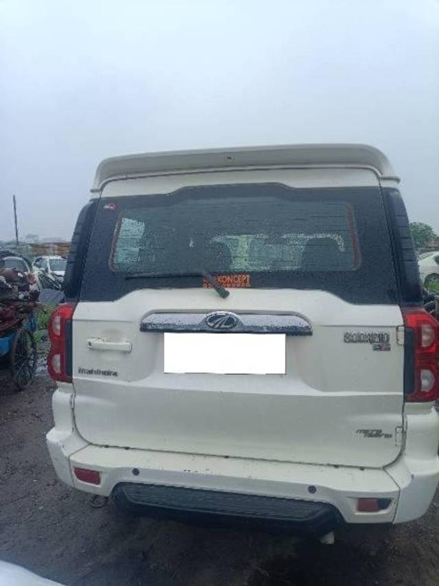https://images10.gaadi.com/usedcar_image/4627163/original/processed_93ee943a-5816-469b-9537-d7c6fad331a6.jpg?imwidth=6400
