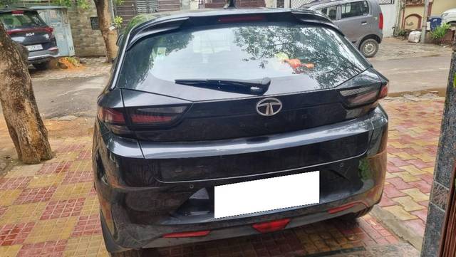 https://images10.gaadi.com/usedcar_image/4627164/original/processed_605cfa3b-72d2-408c-8e17-8744482edb75.jpg?imwidth=6401