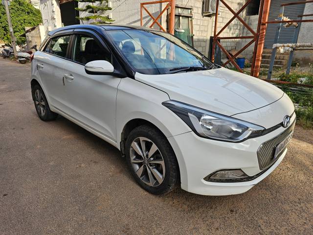 https://images10.gaadi.com/usedcar_image/4627206/original/a8fdc95e8cb857fcd44519e56b929918.jpg?imwidth=6400