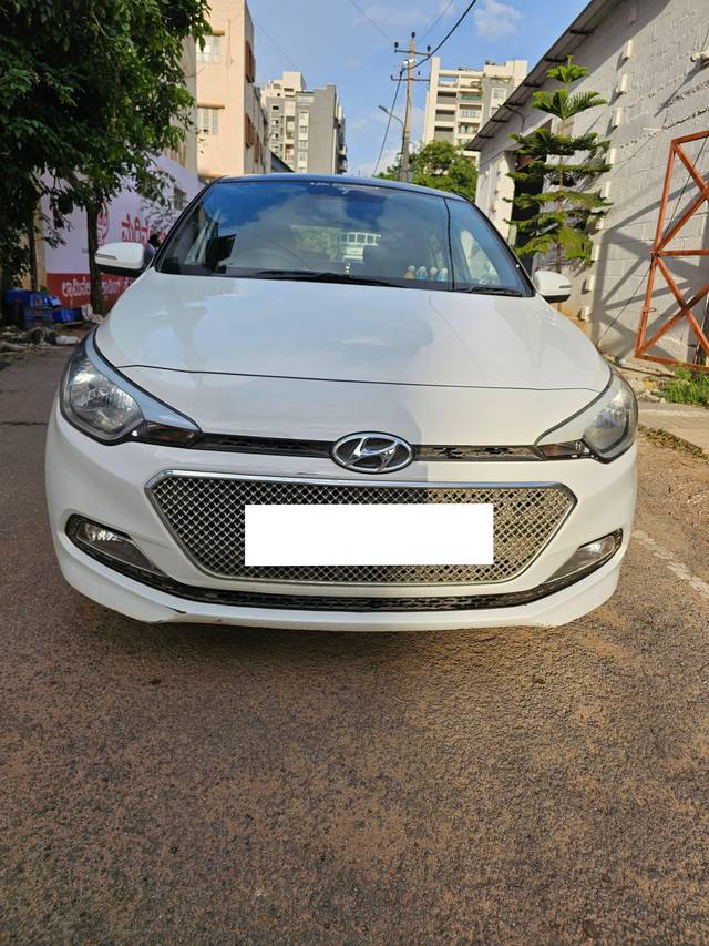https://images10.gaadi.com/usedcar_image/4627206/original/processed_cf1ba44abbb31c16f867259bca914e5b.jpg?imwidth=6402