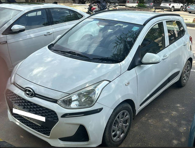 https://images10.gaadi.com/usedcar_image/4627233/original/processed_4c70f867-1ccb-4809-833c-366bd374a6ec.png?imwidth=6402