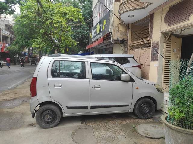 https://images10.gaadi.com/usedcar_image/4627236/original/processed_857bbfda-1ee7-43e4-92d0-c35c5146252d.jpg?imwidth=6400