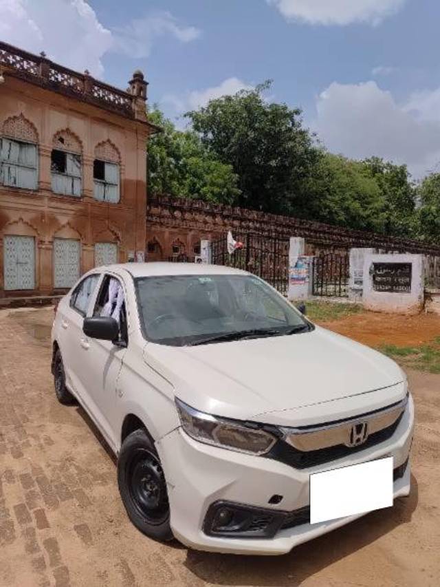 https://images10.gaadi.com/usedcar_image/4627264/original/processed_36d935be-1660-4c6b-860e-fc4686974c14.jpg?imwidth=6400