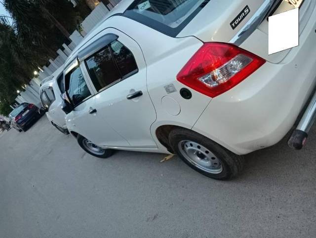 https://images10.gaadi.com/usedcar_image/4627269/original/processed_6c2ccdb3-e69a-4bae-a261-3fb49c6e1ff8.jpg?imwidth=6402