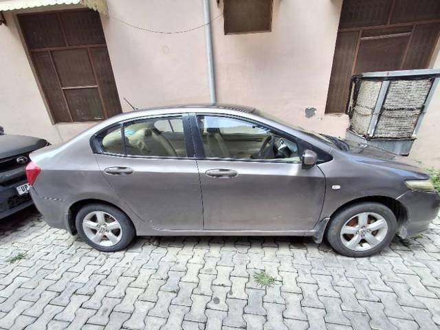 https://images10.gaadi.com/usedcar_image/4627272/original/processed_d0bac067-8bb9-45a9-af12-19d9300608ee.jpg?imwidth=6401