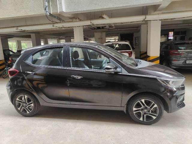 https://images10.gaadi.com/usedcar_image/4627284/original/processed_eb1e7578-bd79-4313-85b8-829fa1abc68b.jpg?imwidth=6401
