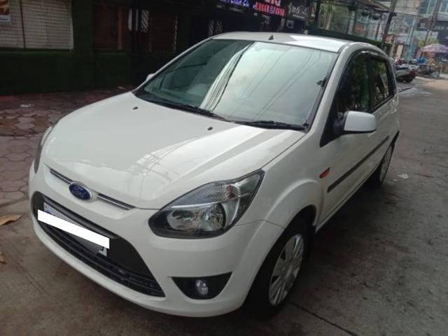 https://images10.gaadi.com/usedcar_image/4627286/original/processed_c02d2e190224b135ae5c76fbd76c38cb.jpg?imwidth=6402