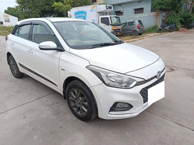 https://images10.gaadi.com/usedcar_image/4627339/original/processed_80cb1cdaf2a40a8c9581a95c461459a3.jpg?imwidth=6400