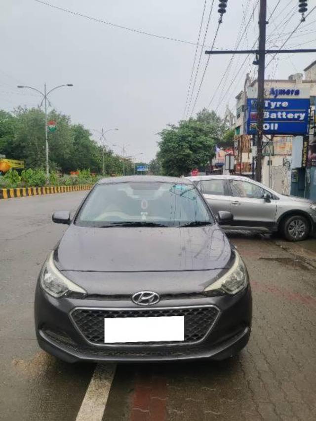 https://images10.gaadi.com/usedcar_image/4627342/original/processed_a133e4b0-c85a-4eca-a184-02b0878d101e.jpg?imwidth=6402