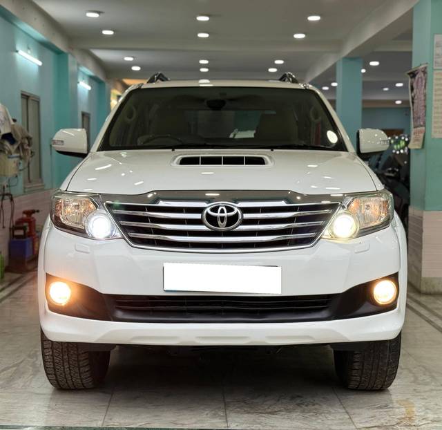 https://images10.gaadi.com/usedcar_image/4627343/original/processed_19f6b3900259392a18c4f294d3efa5d9.jpg?imwidth=6402