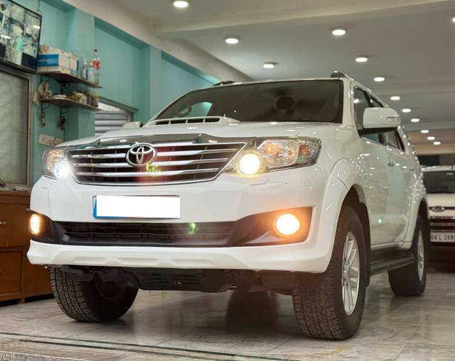 https://images10.gaadi.com/usedcar_image/4627343/original/processed_ccf2a9db6ca7a6e4868fcde381bbda96.jpg?imwidth=6400