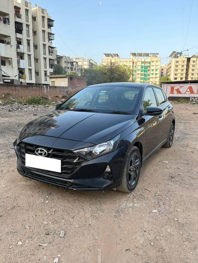 https://images10.gaadi.com/usedcar_image/4627365/original/processed_3d9934e0-e4e8-4c50-8c9a-ae38777406c4.jpg?imwidth=6402