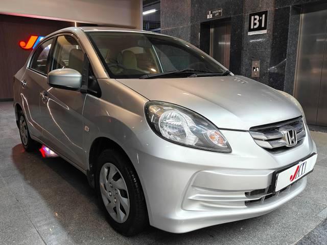 https://images10.gaadi.com/usedcar_image/4627380/original/processed_d8127fe41bd769f81276fec9e814bf27.jpg?imwidth=6400