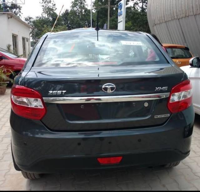 https://images10.gaadi.com/usedcar_image/4627381/original/processed_d5ac43f5-0cfd-421e-bf10-2a169ebd04c1.jpg?imwidth=6401