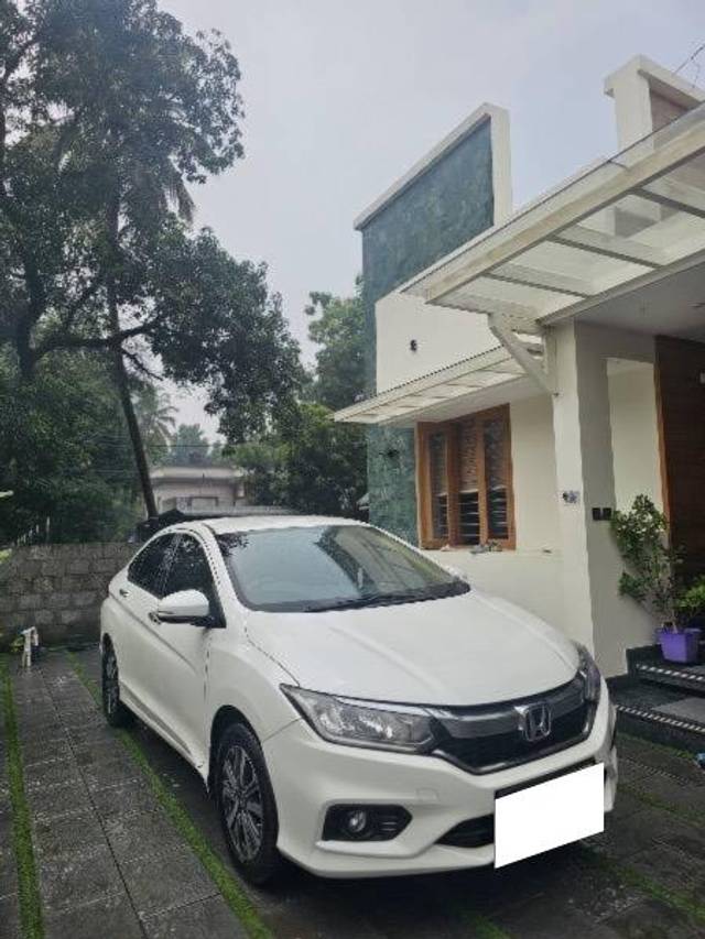 https://images10.gaadi.com/usedcar_image/4627430/original/processed_69d10f62-a3b4-4089-ab03-b00721ceb02e.jpeg?imwidth=6400