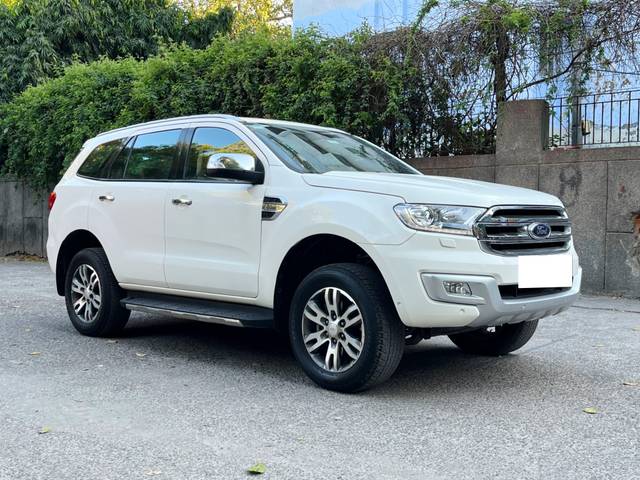 https://images10.gaadi.com/usedcar_image/4627483/original/processed_6ca3bfc0dcbeec1ab04a78e1b180e033.jpg?imwidth=6400