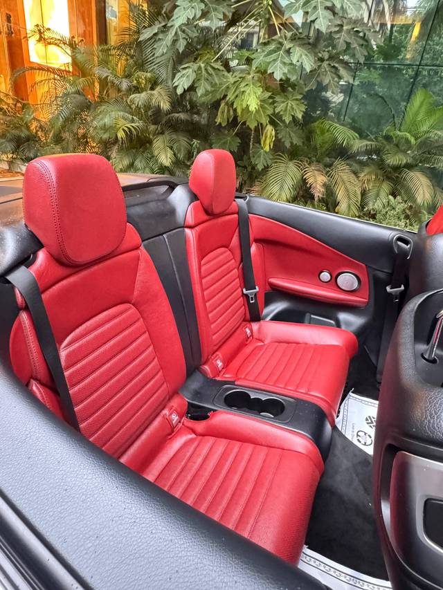 https://images10.gaadi.com/usedcar_image/4627495/original/processed_c50b4f2e-5f30-4646-9cdf-db12cae636a8.jpg?imwidth=6401