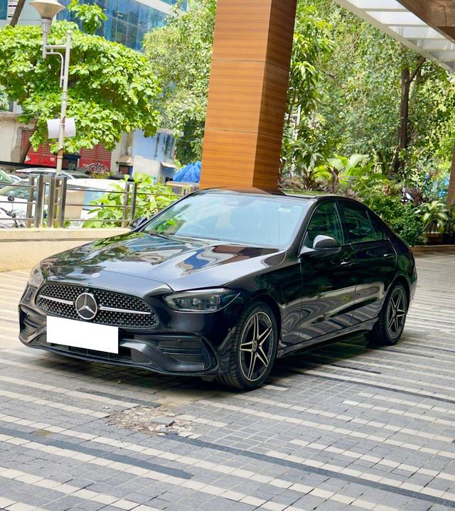 https://images10.gaadi.com/usedcar_image/4627515/original/processed_5cb2848f-7892-4227-82d4-874f7b9ac3f0.jpg?imwidth=6401