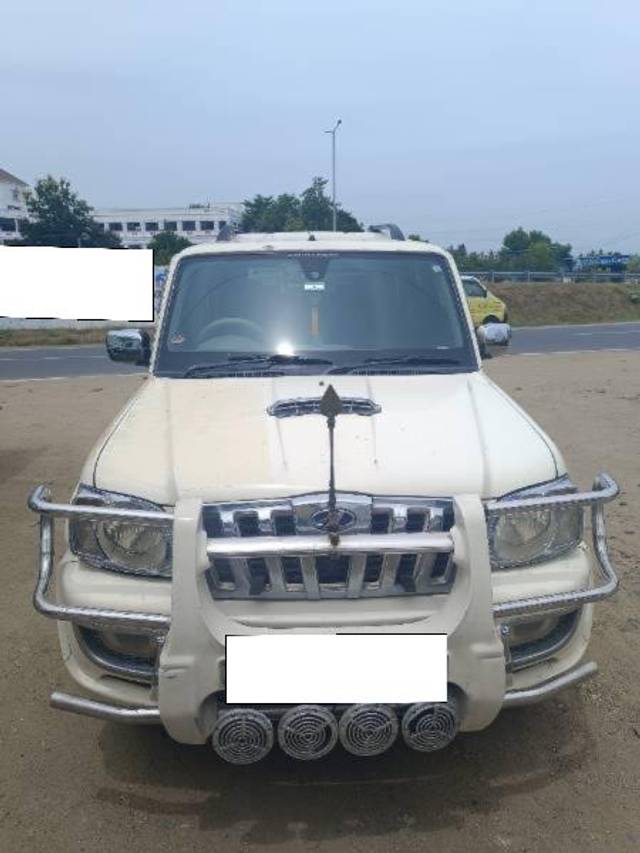 https://images10.gaadi.com/usedcar_image/4627521/original/processed_277c3288-61cd-48ee-bbfd-3bb5ef5d7647.jpg?imwidth=6400