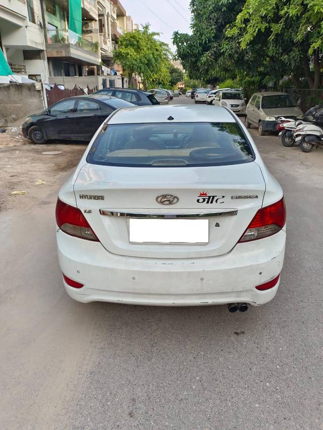 https://images10.gaadi.com/usedcar_image/4627524/original/processed_0533b8bf7563b790963be6ca7556967c.jpg?imwidth=6402